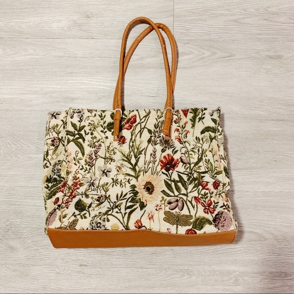 Braciano Handbags - Beautiful Braciano Floral Purse